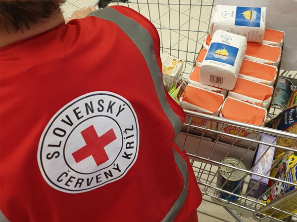 Cerveny-kriz-zbierka-potravin-Senec-Kaufland