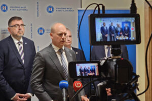 Primátor na tlačovej konferencii ZMOS