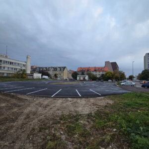 Parkovanie za poliklinikou