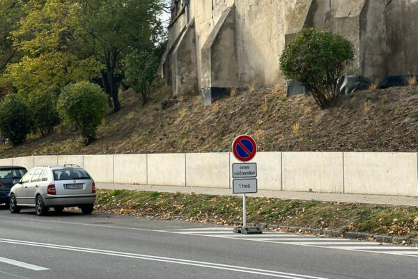 Zákaz státia pod cintorínom