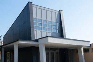 Oprava strechy Domu smútku