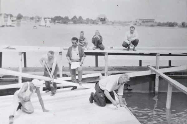 1962-Priprava-dreveného-javiska
